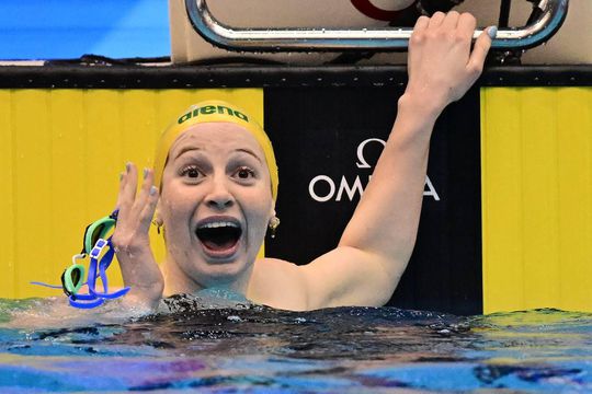 WK zwemmen: O'Callaghan (19) verbreekt langst staande wereldrecord op langebaan