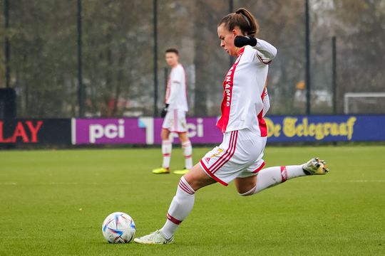 Romée Leuchter matchwinner in Eredivisie Vrouwen-kraker Ajax-PSV