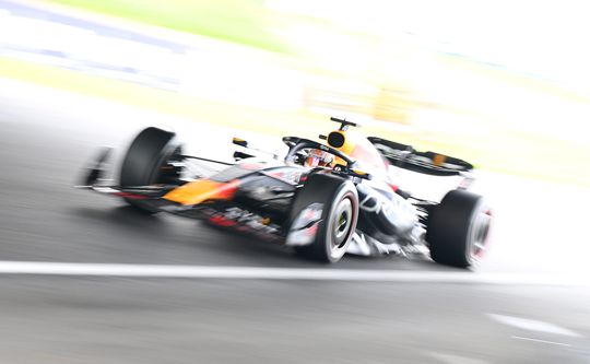🎥 | Verstappen laat concurrentie weten dat er niks te halen valt en rijdt snelste tijd op training in Japan