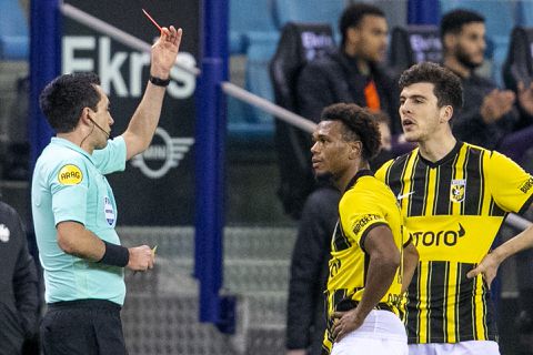 FC Groningen wint van tiental Vitesse, Loïs Openda doet niet alleen heel Arnhem pijn