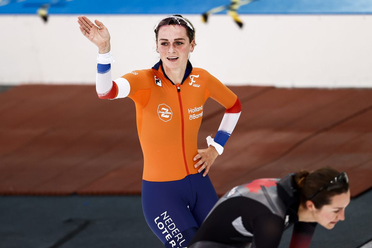 Irene Schouten wint 5000 meter in baanrecord bij wereldbeker schaatsen