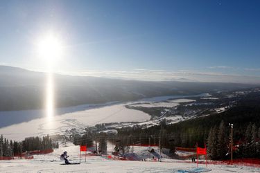 WK-skiërs willen trainen maar hun ski's zijn er nog niet