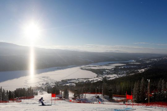 WK-skiërs willen trainen maar hun ski's zijn er nog niet