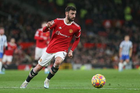 Manchester United-speler Bruno Fernandes crasht met Porsche op weg naar training