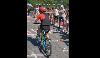 🎥​ | Held! Fietsend jochie bedwingt berg in Pyreneeën onder luid gejuich