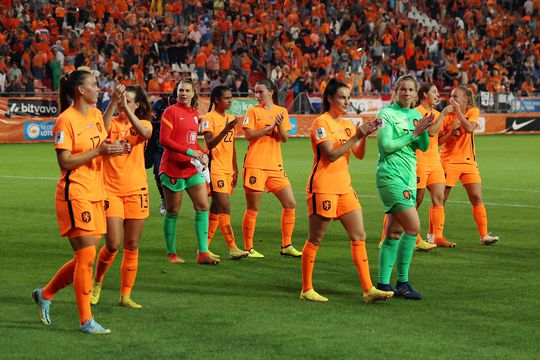 Jonker helemaal blij na plaatsing voor WK: 'Die meiden hebben mij en zichzelf overtuigd met deze wedstrijd'