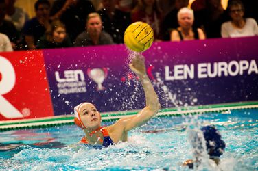 Nederlandse waterpolosters winnen dik van Frankrijk