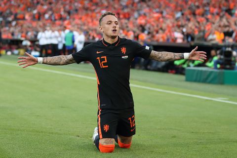 Noa Lang over bondscoach Louis van Gaal: 'Hij wordt er gek van bij mij'