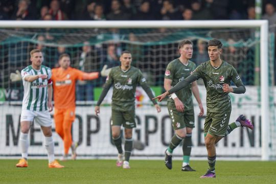 🎥 | Emmen-selectie uitzinnig na promotie naar Eredivisie: 'We hebben het geflikt'