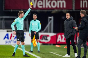 Groningen-trainer Danny Buijs baalt van eigen gedrag: 'Sjongejonge, waarom doe je dat nou?'