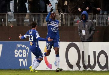 Koploper Nice verspeelt dure punten tegen tiental van Bastia