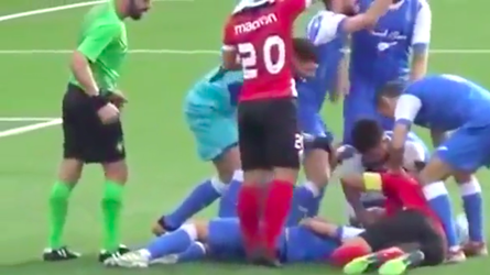 Portugese voetballer geknuffeld na redden leven van stikkende tegenstander (video)