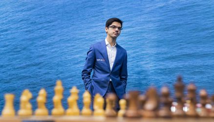 Giri moet winnen van wereldkampioen Carlsen voor eindzege Tata Steel Chess
