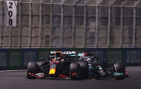 Let op: botsing tussen Verstappen en Hamilton nog steeds in onderzoek