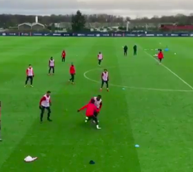 Neymar is de grote baas op PSG-training na geniale actie en geweldige panna (video)