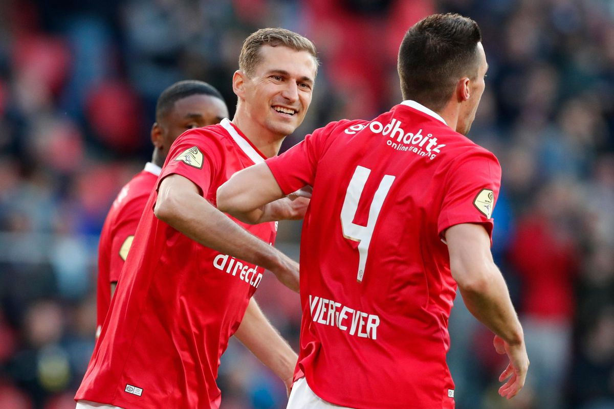 PSV wint laatste wedstrijd van het seizoen moeizaam van Heracles Almelo