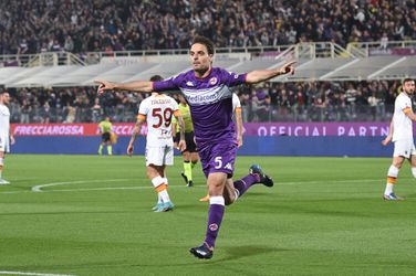 Zwak en vermoeid AS Roma gaat de ballenbak in: Fiorentina wint 2-0