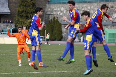 WOW! Jong Oranje leidt tegen Andorra na deze geniale vrije trap van Groeneveld (video)
