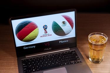 Britse voetbalfans die zich online misdragen kunnen stadionverbod krijgen