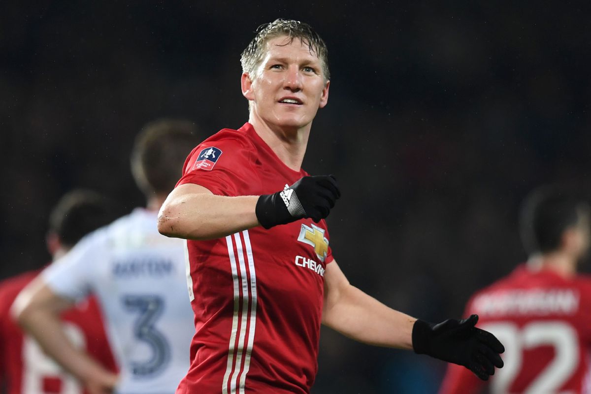 Schweinsteiger schreef 'ontroerende brief' na zelfmoordpoging Duitse scheids