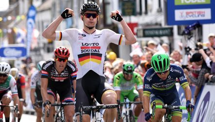Valpartij nekt Cavendish, Greipel pakt 1e etappe Ronde van Groot-Brittanië