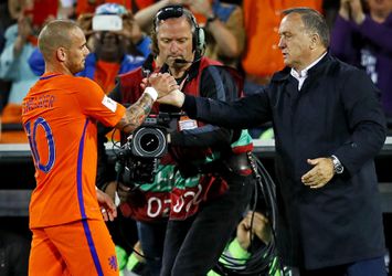 Advocaat: 'Sneijder mag nu wel gaan opschieten met een nieuwe club'
