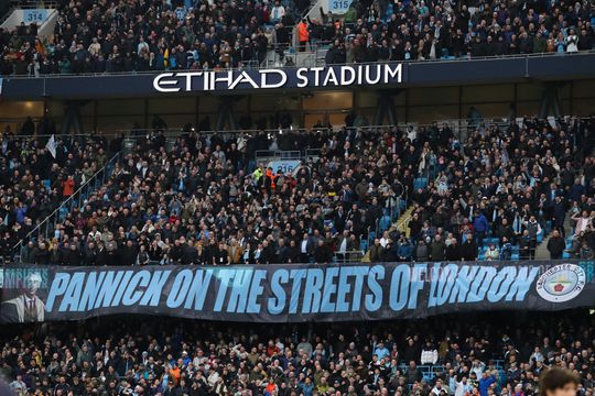 🎥 | Citizens uitten onvrede over zaak, 'prezen' topadvocaat met spandoek