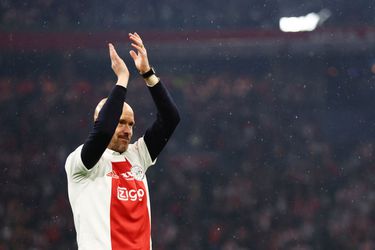 Erik ten Hag toch niet maandag al naar Manchester: 'Eerst lekker naar het oosten'