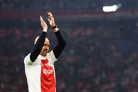 Erik ten Hag toch niet maandag al naar Manchester: 'Eerst lekker naar het oosten'