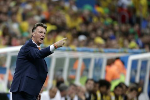 Laat Louis van Gaal dit lijstje met salarissen van bondscoaches maar niet zien