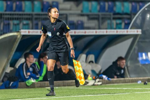 Voor het eerst een vrouwelijke grensrechter in Eredivisie-duel