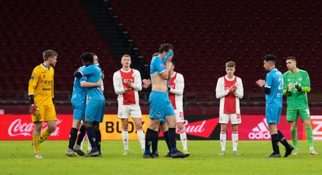 🎥 | Ajax en Excelsior Maassluis vormen erehaag voor 20-jarige speler die chemokuur onderging