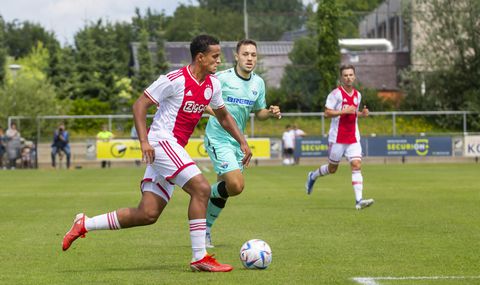 Ajax presenteert rugnummers: wel plek voor Magallán en Pierie, niet voor Ihattaren