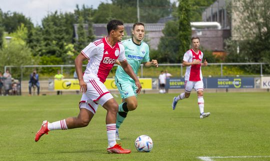 Ajax presenteert rugnummers: wel plek voor Magallán en Pierie, niet voor Ihattaren