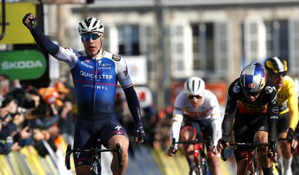 Alerte Fabio Jakobsen spurt in waaierrit naar etappezege in Parijs-Nice