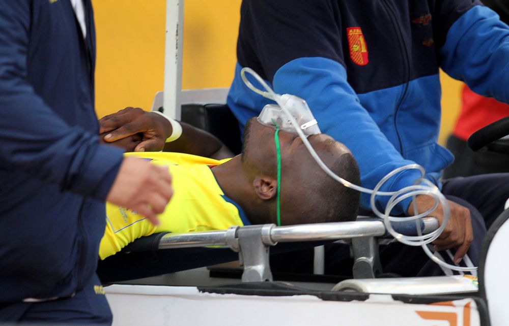 'Enner Valencia acteert blessure om van politie te vluchten' (video)