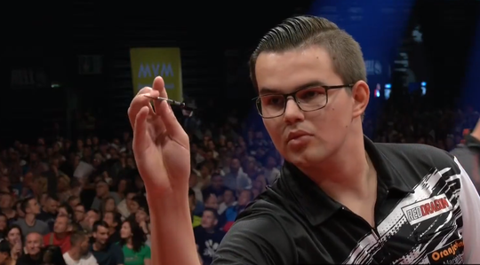🎥 | Gian van Veen verrast Nathan Aspinall en kan plek op World Grand Prix ruiken