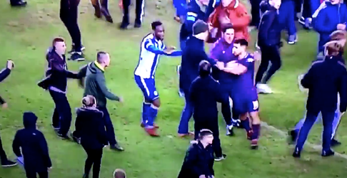 Agüero na FA Cup-uitschakeling op de vuist met Wigan-fan (video)