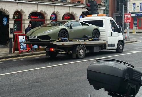 LOL! Nieuwe Lamborghini van McGregor binnen paar dagen al gespot op sleepauto