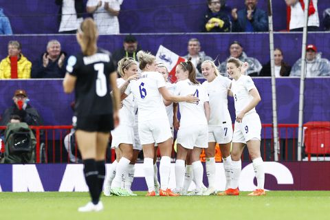 Engelse fans boos op BBC: commentaar bij EK-duel loopt 2 seconden voor