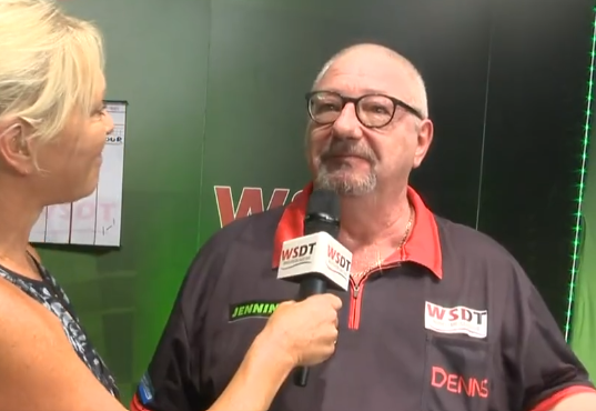 🎥🥺 | Amateurdarter in tranen na partij tegen Phil Taylor: 'Ik heb mijn idool verslagen'