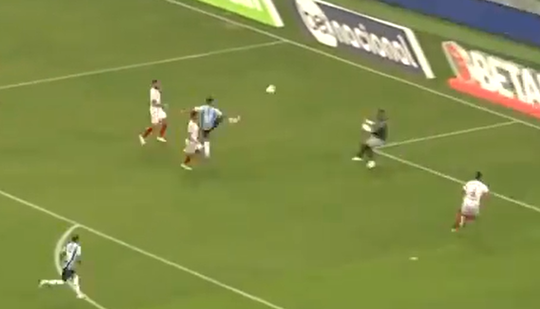 🎥 | Suárez scoort hattrick op zijn debuut en bezorgt Grêmio direct prijs