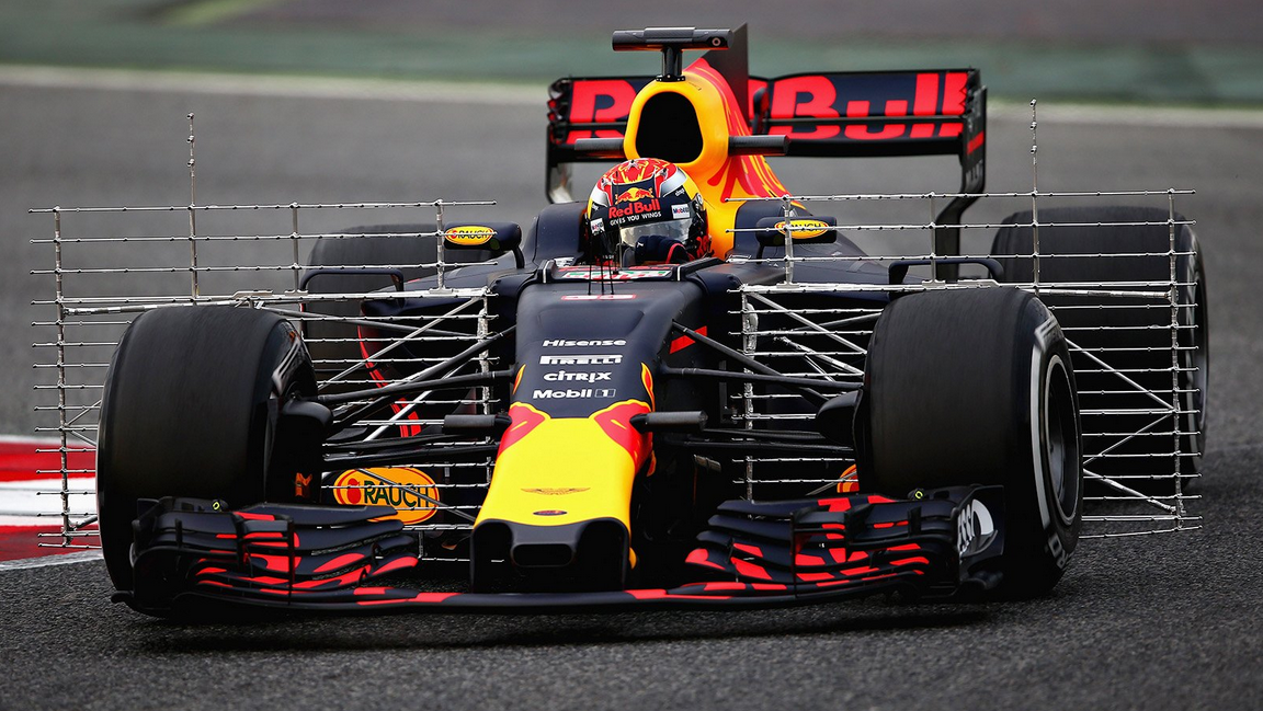 De eerste meters van Verstappen in zijn nieuwe RB13 op circuit Barcelona (video)