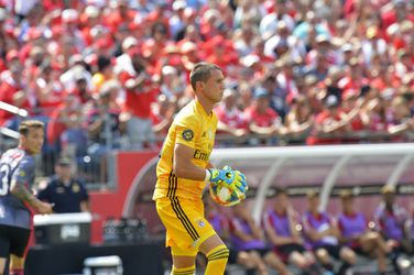 HUH?! Benfica-goalie bedenkt geniaal trucje voor keepers die belabberd kunnen uittrappen (video)