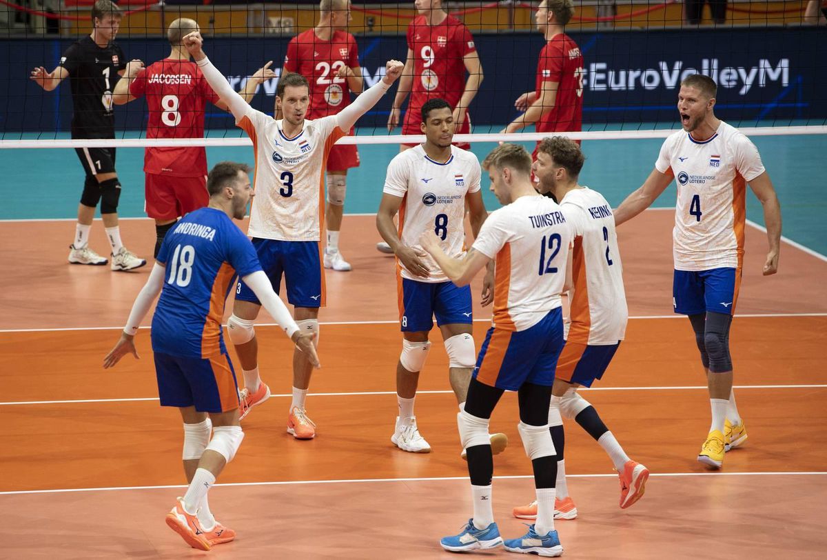 Oranje volleyballers winnen van Denemarken in taai duel en pakken plek in 8e finale EK