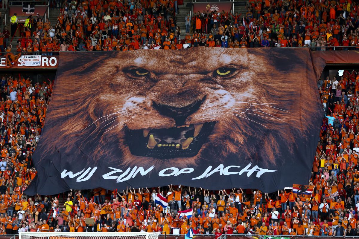'Bestuur Supportersclub Oranje stak tonnen in eigen zak'