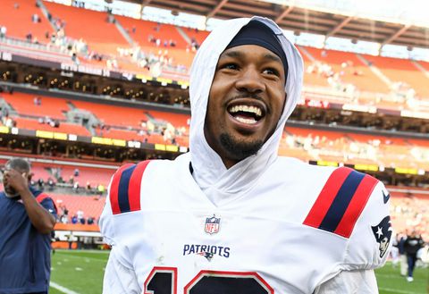 American Football-speler die Ja Morant de les las zwaait nu ook met wapens