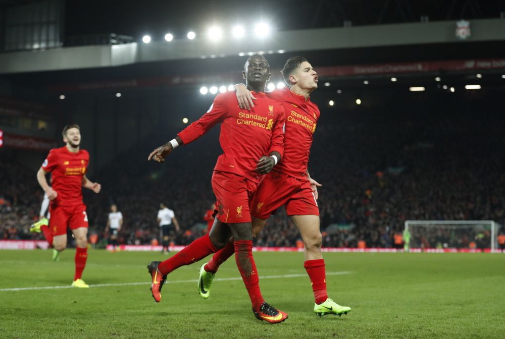 Mané trekt Liverpool uit diep dal met 2 snelle goals tegen Spurs (video)