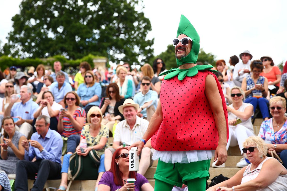 Nadat tennissoach 27 potjes yoghurt haalde overweegt Wimbledon het eet-tegoed te verlagen