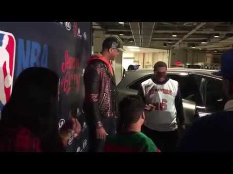 Held! Basketballer Carmelo Anthony geeft auto aan doodzieke fan (video)